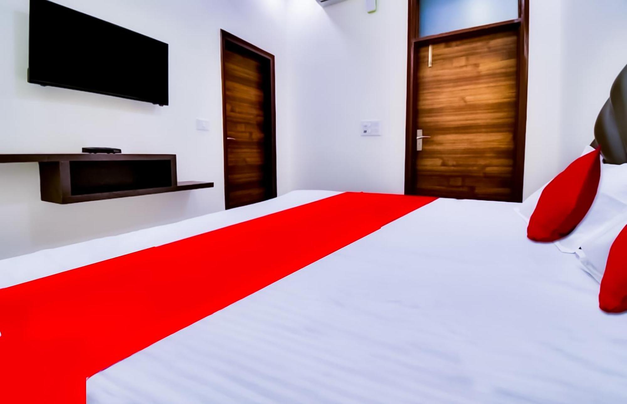 Hotel Sukoon - Ramesh Nagar نيودلهي المظهر الخارجي الصورة
