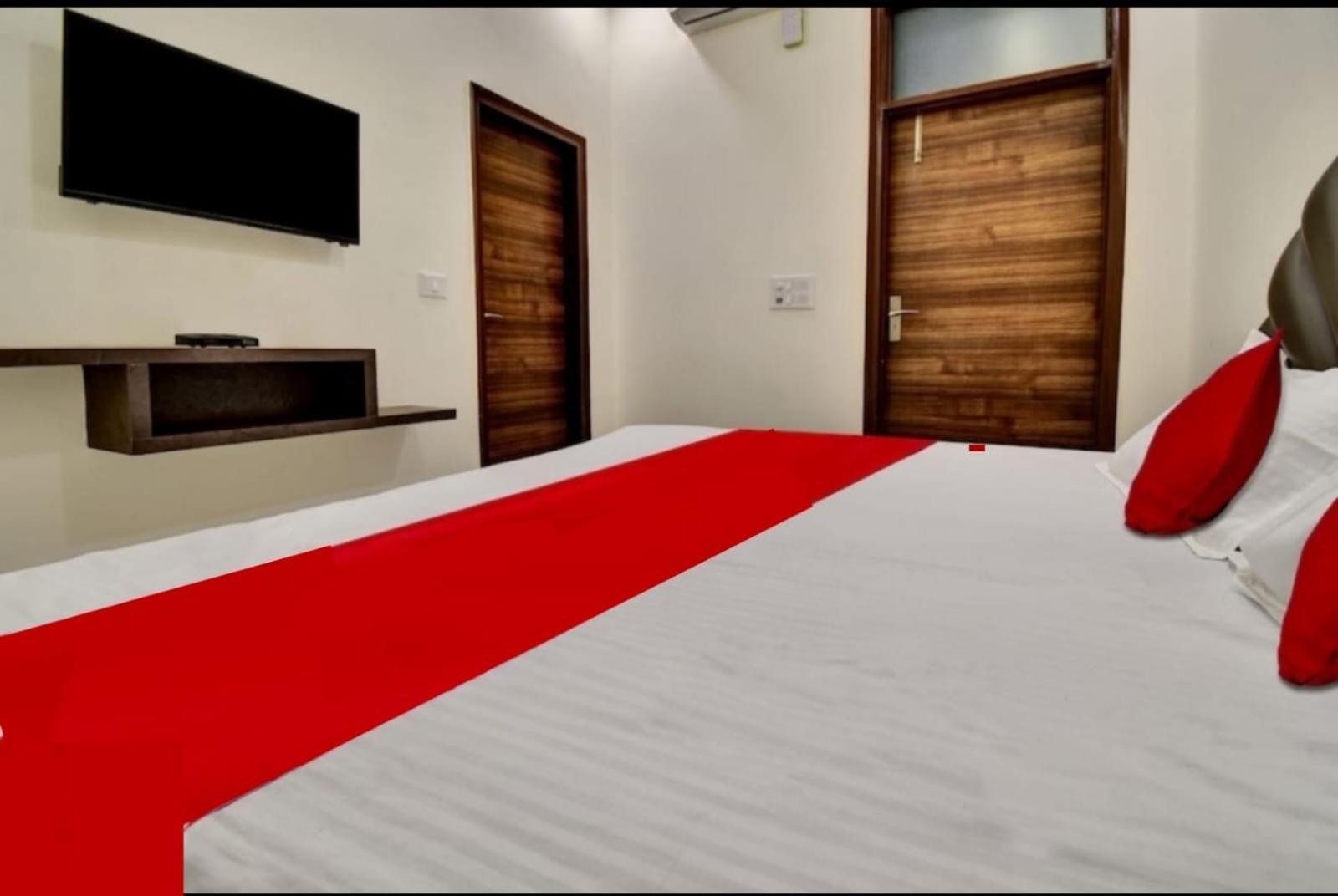 Hotel Sukoon - Ramesh Nagar نيودلهي المظهر الخارجي الصورة